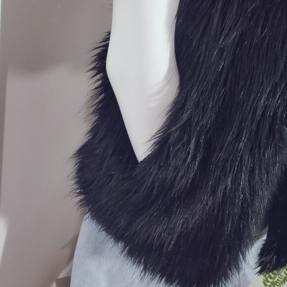 POOF Vintage Black Faux Fur Vest With Back Knitted Design - Picture 15 of 15